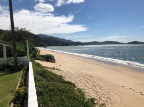 cód 10 - Excelente casa, com ótima localização frente ao mar!